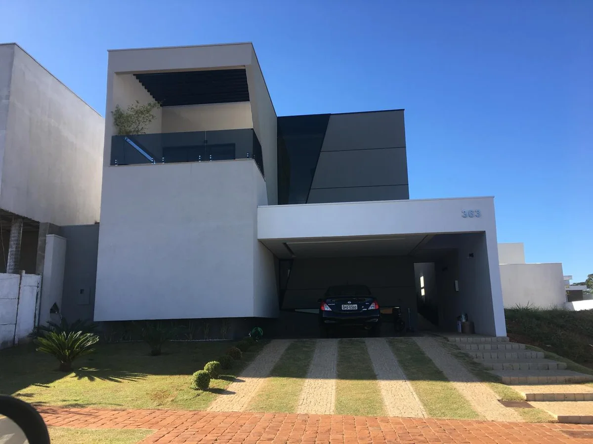 Fachada contemporânea de casa moderna