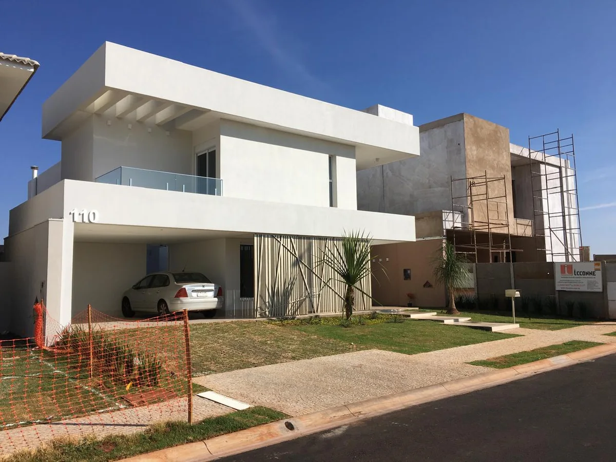 Casa moderna com carport