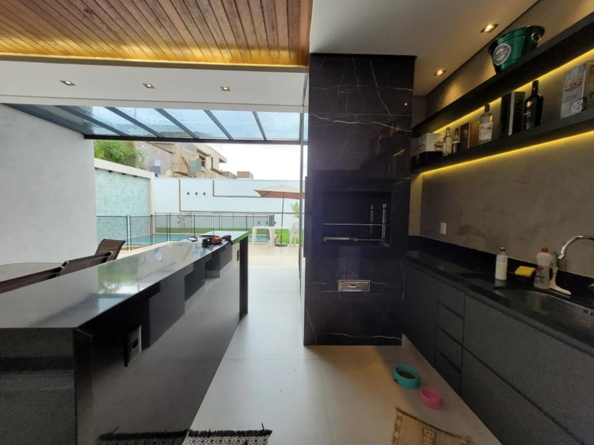 Cozinha planejada com marcenaria