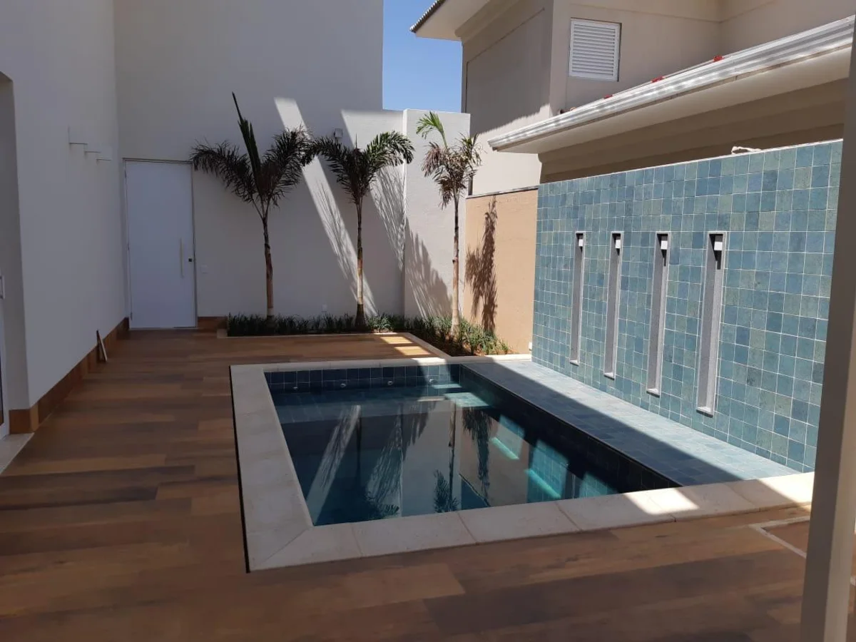 Área de lazer residencial com piscina